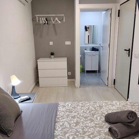 Hostal Urban Basic L'Hospitalet de Llobregat Room photo