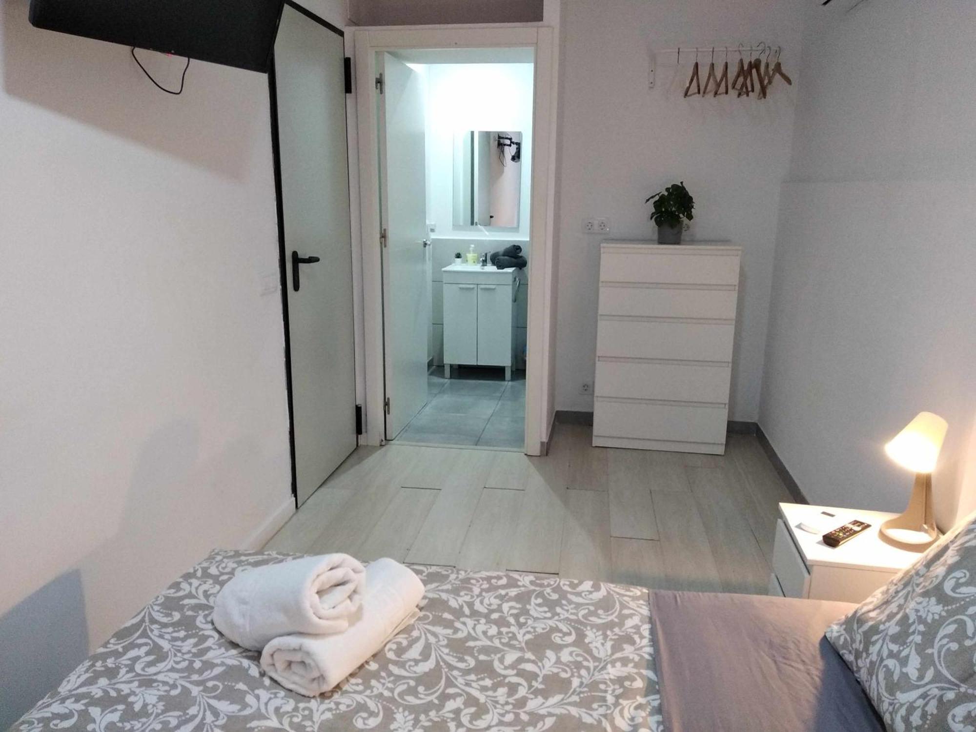 Hostal Urban Basic L'Hospitalet de Llobregat Room photo