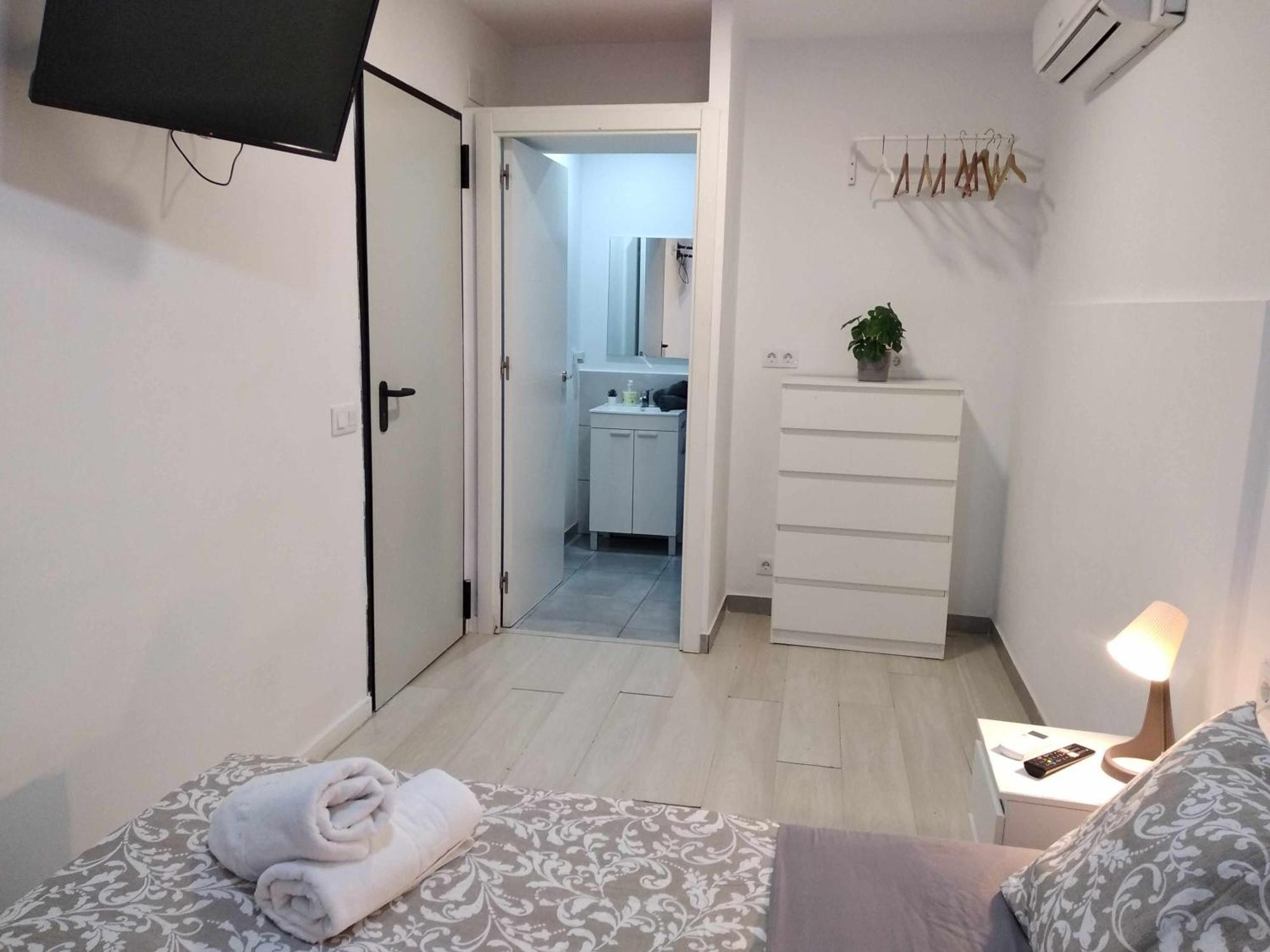 Hostal Urban Basic L'Hospitalet de Llobregat Room photo